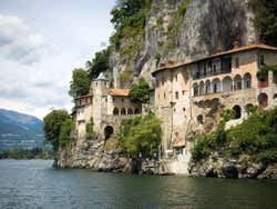 Lac Majeur, Ermitage de Santa Caterina del Sasso